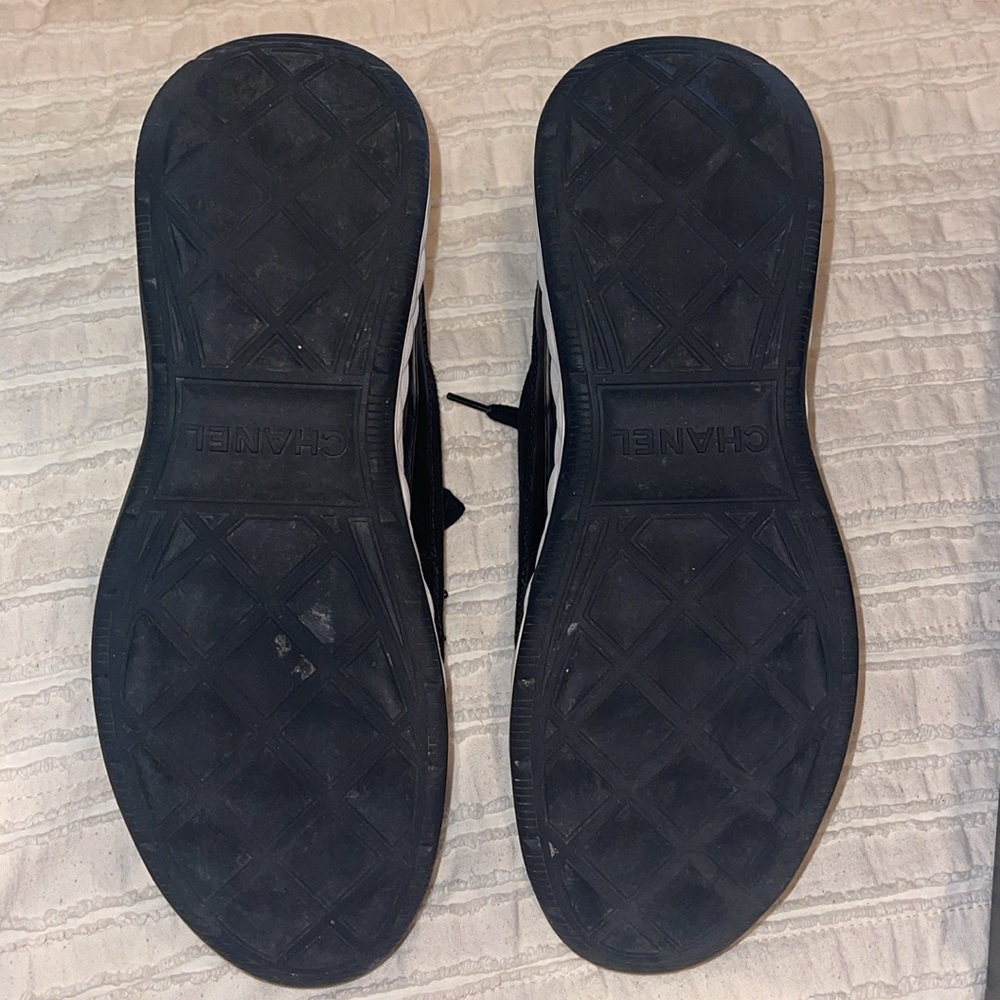 AUTHENTIC Chanel Black Sneakers, Size 41 🖤 - Picture 4 of 6